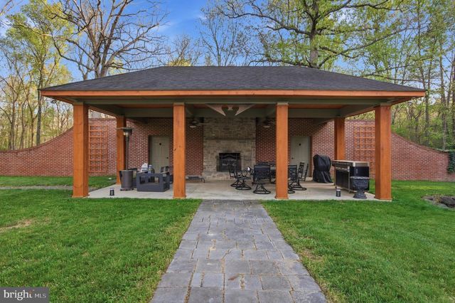 84 ROCK HALL FARM LN, Berryville, VA 22611