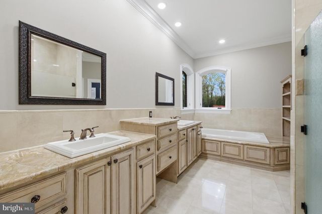 84 ROCK HALL FARM LN, Berryville, VA 22611