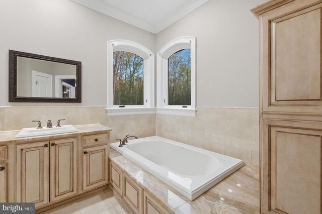 84 ROCK HALL FARM LN, Berryville, VA 22611