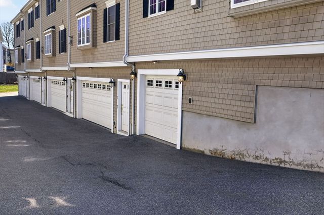 36 Prospect St 1, Waltham, MA 02453