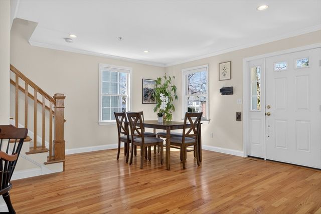 36 Prospect St 1, Waltham, MA 02453