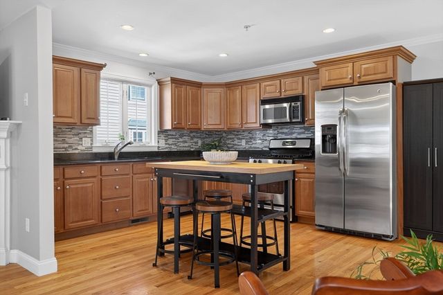 36 Prospect St 1, Waltham, MA 02453