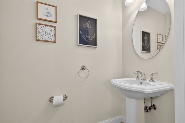 36 Prospect St 1, Waltham, MA 02453