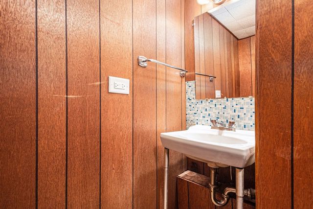 3238 N Narragansett Avenue, Chicago, IL 60634