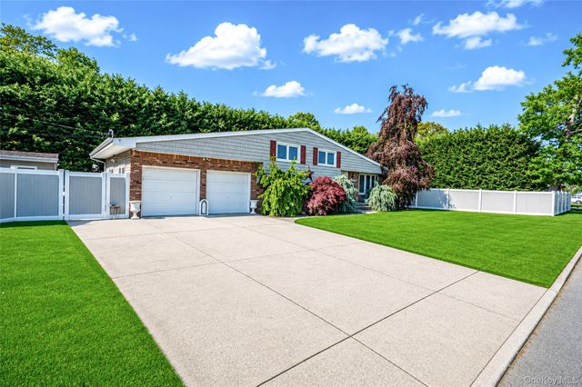 73 Danbury Street, Bay Shore, NY 11706