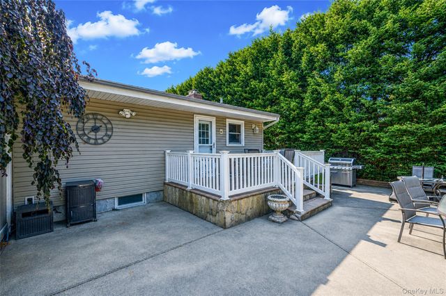 73 Danbury Street, Bay Shore, NY 11706