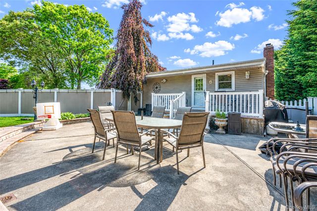 73 Danbury Street, Bay Shore, NY 11706