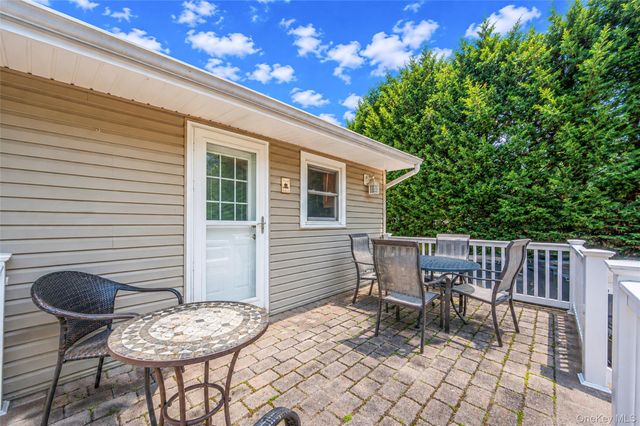 73 Danbury Street, Bay Shore, NY 11706