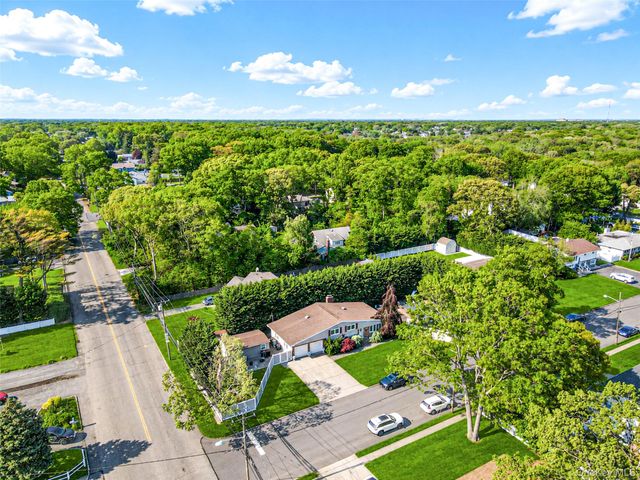 73 Danbury Street, Bay Shore, NY 11706