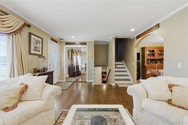 73 Danbury Street, Bay Shore, NY 11706