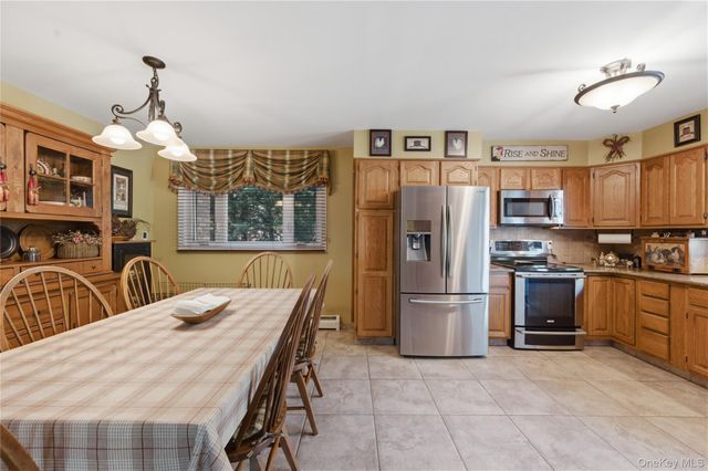 73 Danbury Street, Bay Shore, NY 11706