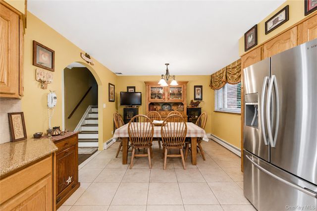 73 Danbury Street, Bay Shore, NY 11706