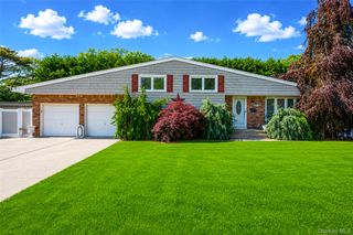 73 Danbury Street, Bay Shore, NY 11706