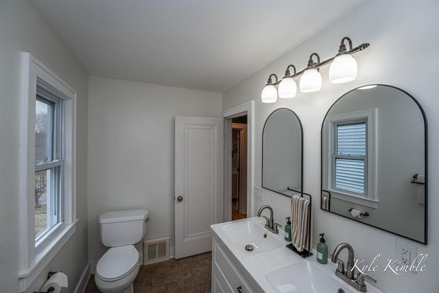 2048 College Avenue, Grand Rapids, MI 49507