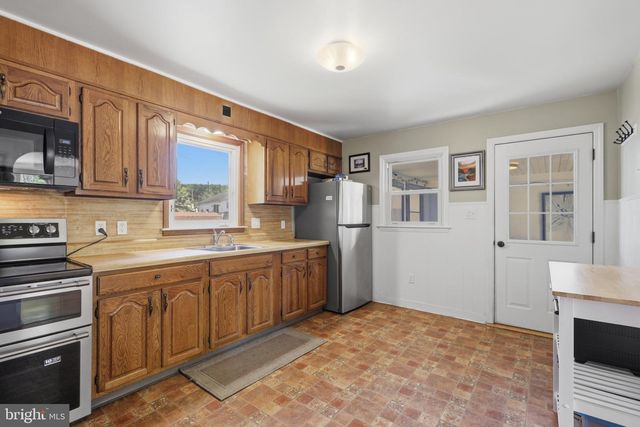 21 KING ST, Downingtown, PA 19335