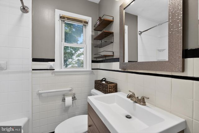 21 KING ST, Downingtown, PA 19335