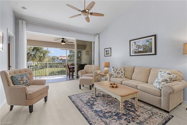 5010 Cedar Springs DR # 202, Naples, FL 34110