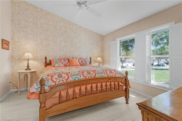 5010 Cedar Springs DR # 202, Naples, FL 34110