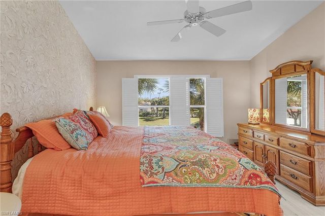5010 Cedar Springs DR # 202, Naples, FL 34110