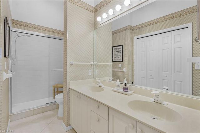 5010 Cedar Springs DR # 202, Naples, FL 34110