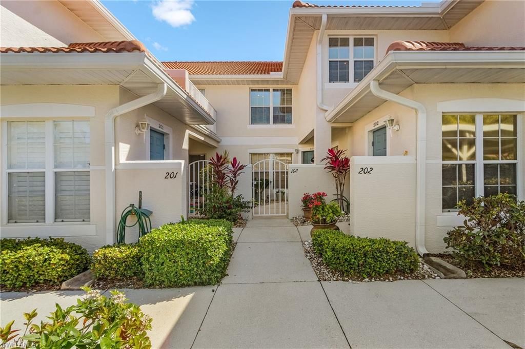 5010 Cedar Springs DR # 202, Naples, FL 34110