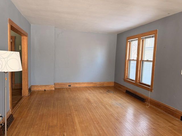 527 N Hartwell AVENUE, Waukesha, WI 53186