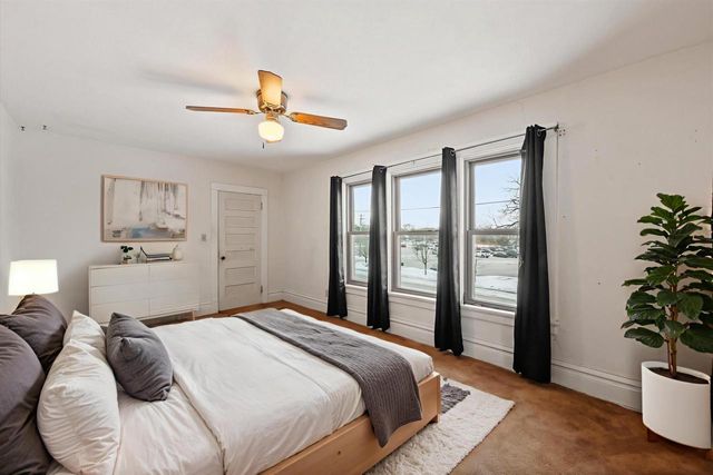 527 N Hartwell AVENUE, Waukesha, WI 53186