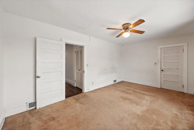 527 N Hartwell AVENUE, Waukesha, WI 53186