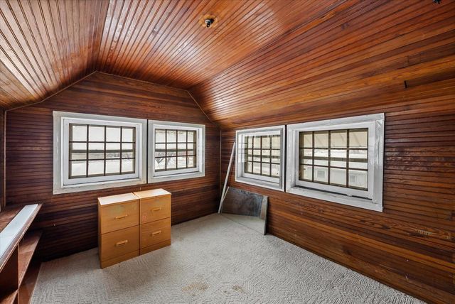 527 N Hartwell AVENUE, Waukesha, WI 53186