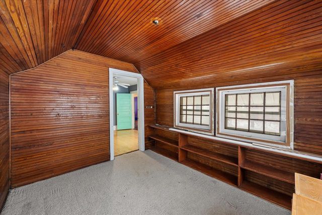 527 N Hartwell AVENUE, Waukesha, WI 53186