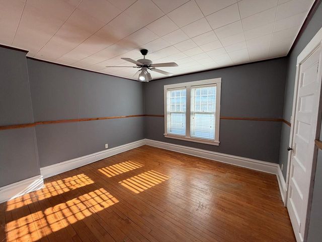 527 N Hartwell AVENUE, Waukesha, WI 53186