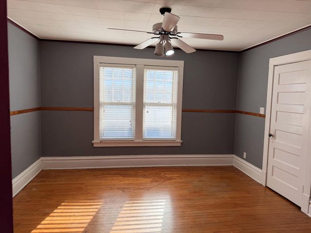 527 N Hartwell AVENUE, Waukesha, WI 53186