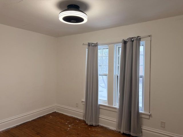 527 N Hartwell AVENUE, Waukesha, WI 53186