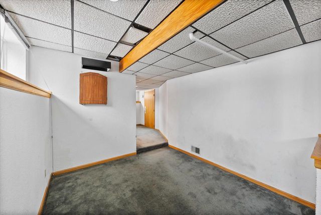 527 N Hartwell AVENUE, Waukesha, WI 53186