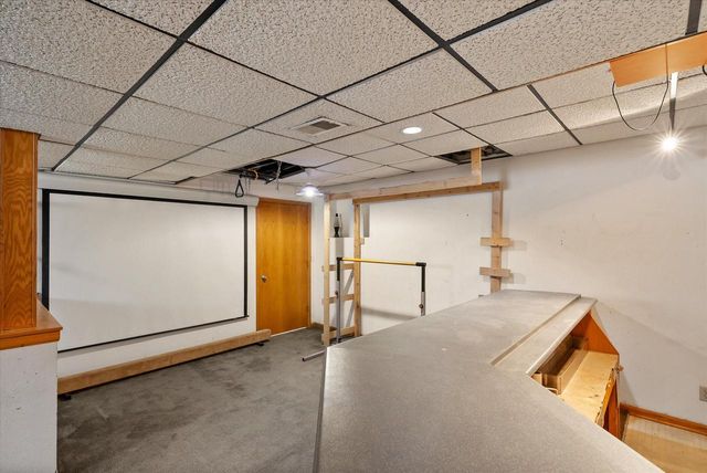 527 N Hartwell AVENUE, Waukesha, WI 53186