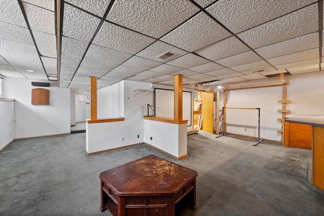 527 N Hartwell AVENUE, Waukesha, WI 53186