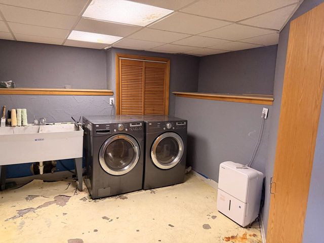 527 N Hartwell AVENUE, Waukesha, WI 53186