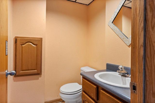 527 N Hartwell AVENUE, Waukesha, WI 53186