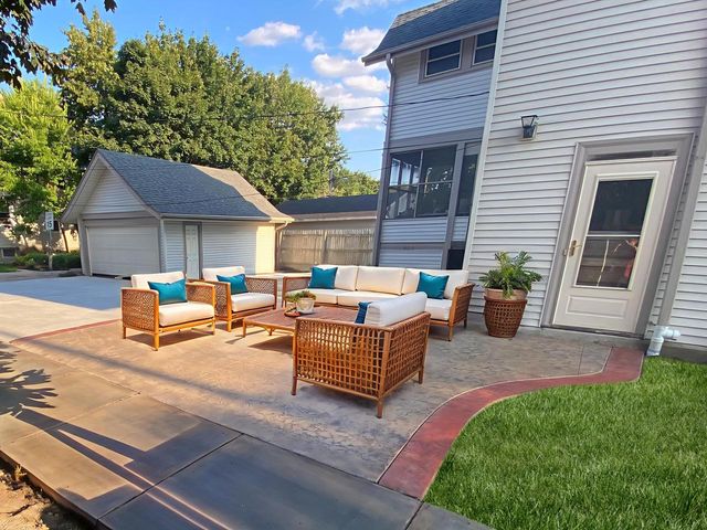 527 N Hartwell AVENUE, Waukesha, WI 53186