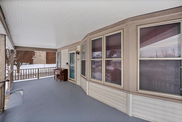 527 N Hartwell AVENUE, Waukesha, WI 53186