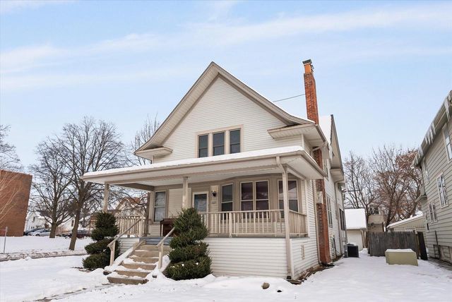 527 N Hartwell AVENUE, Waukesha, WI 53186