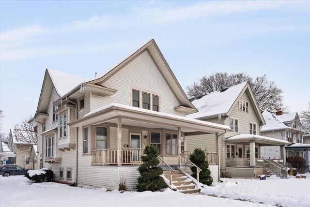 527 N Hartwell AVENUE, Waukesha, WI 53186