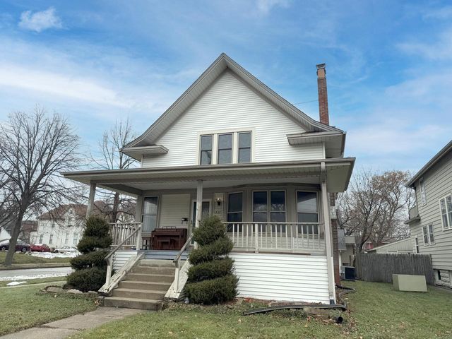 527 N Hartwell AVENUE, Waukesha, WI 53186