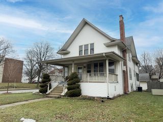 527 N Hartwell AVENUE, Waukesha, WI 53186