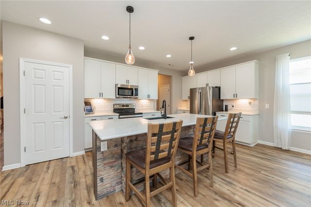 162 Kensington Way, Elyria, OH 44035