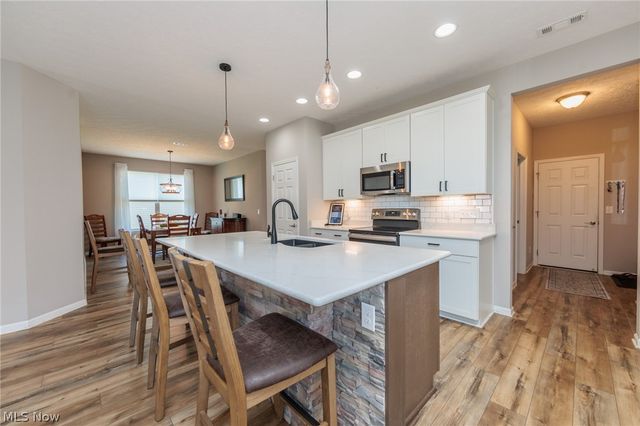 162 Kensington Way, Elyria, OH 44035