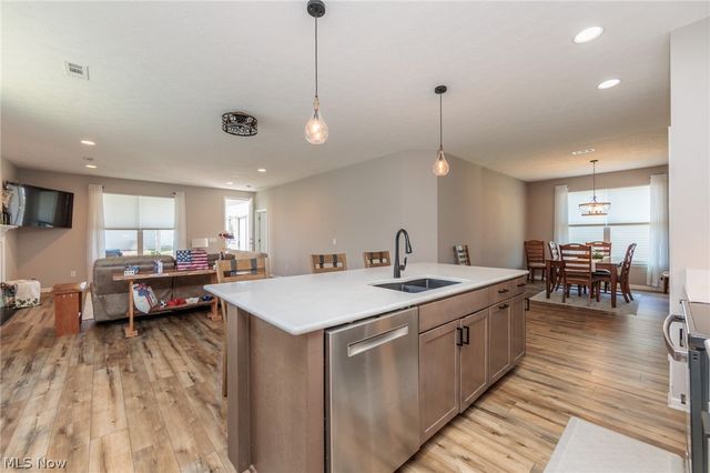 162 Kensington Way, Elyria, OH 44035