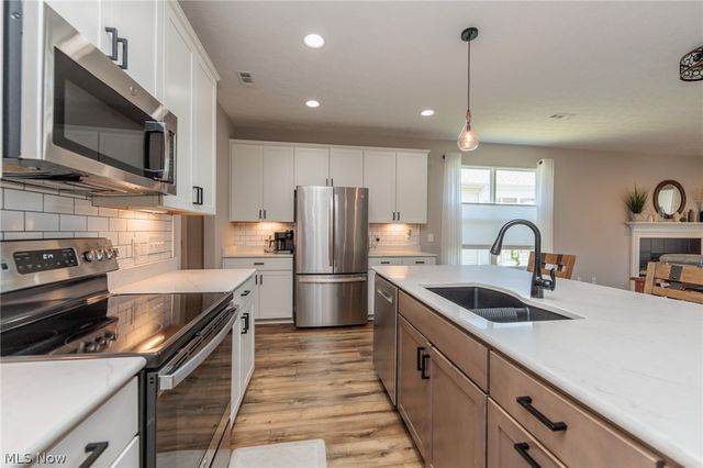 162 Kensington Way, Elyria, OH 44035