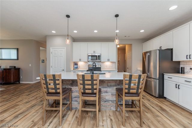162 Kensington Way, Elyria, OH 44035