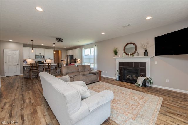 162 Kensington Way, Elyria, OH 44035